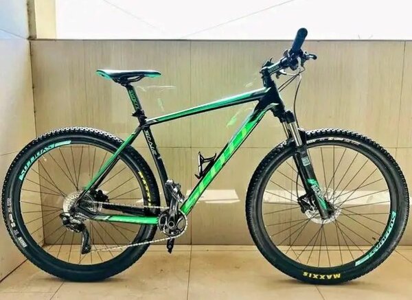 Vélo tout-terrain robuste