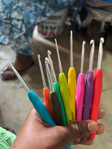 Crochets ergonomiques colorés