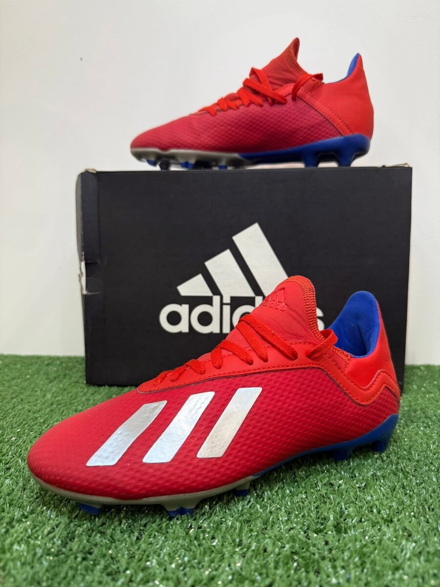 Chaussures de foot Adidas et Nike