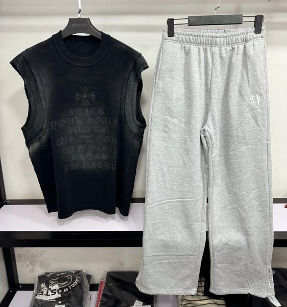 T-shirt sans manches et pantalon