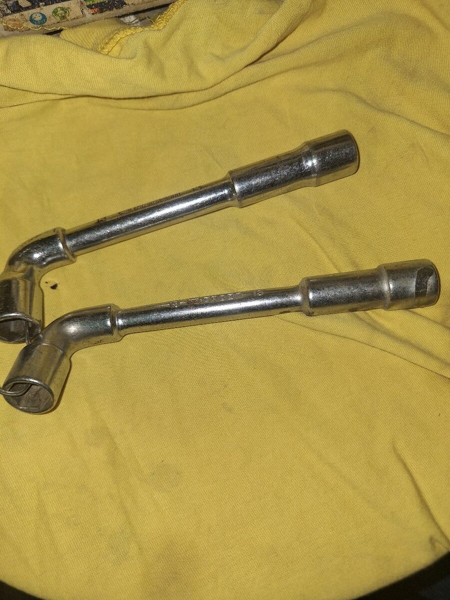 Clé à bougie en L robuste