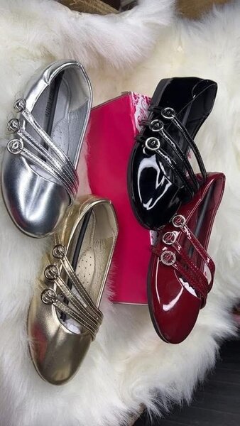 Chaussures élégantes filles