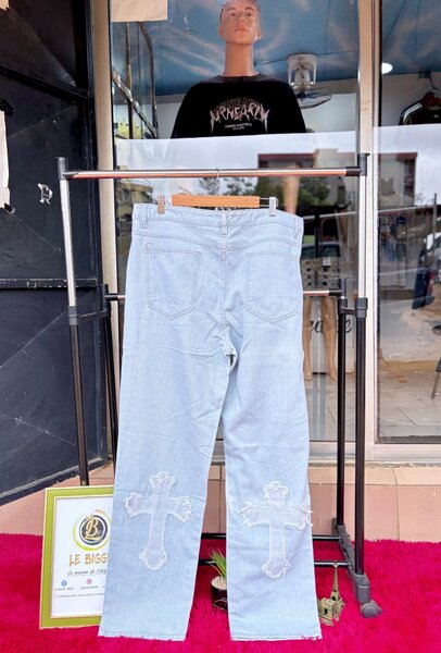 Jeans brodés croix
