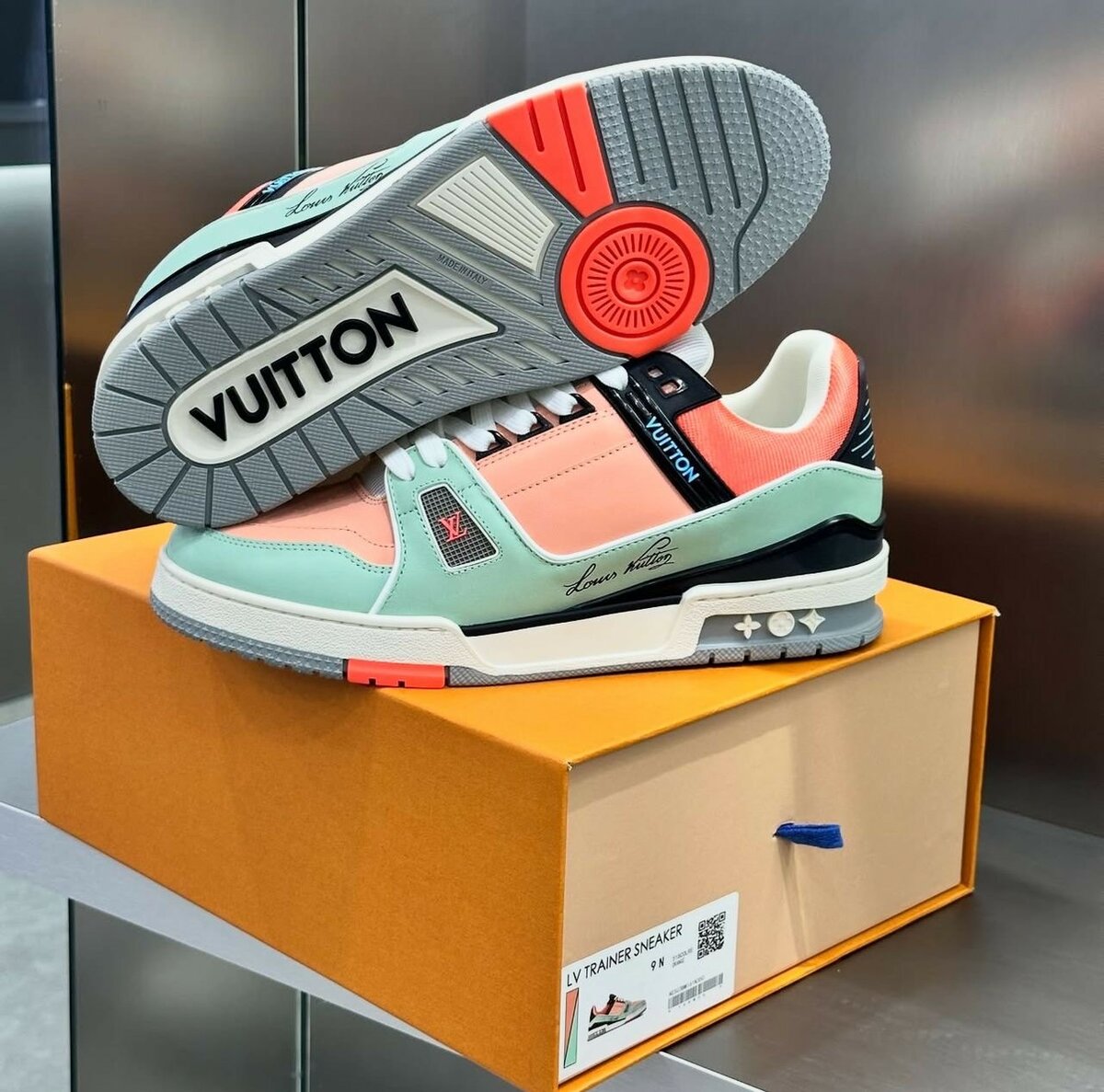 LOUIS VUITTON CLASSIC