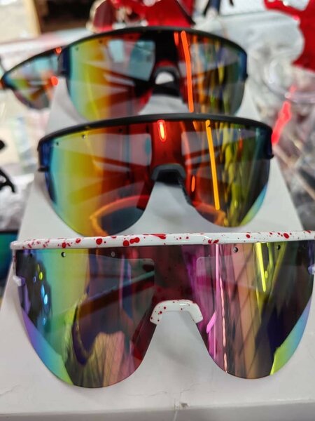 Lunettes tendance (1/2 carton)