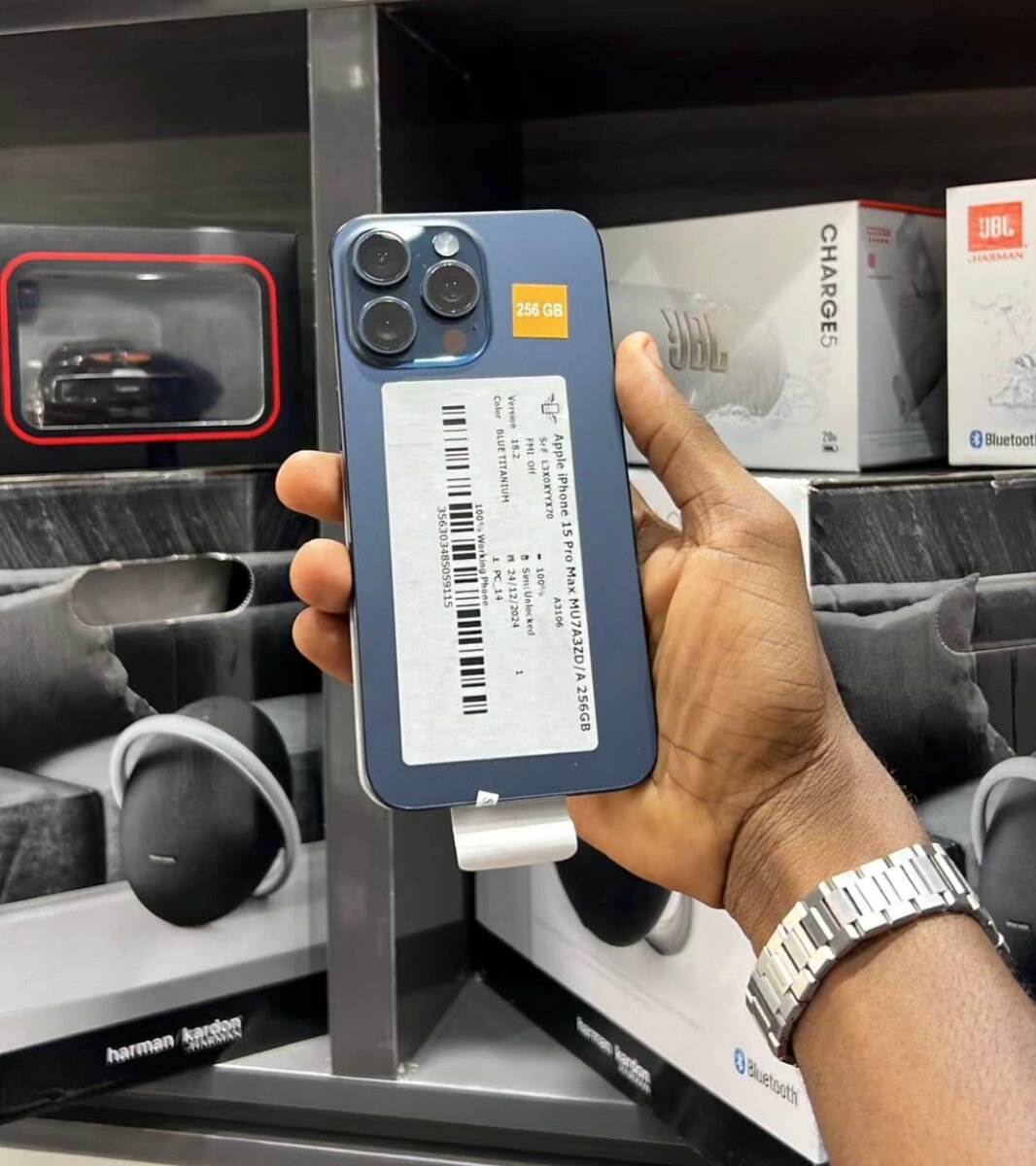 Uk used iPhone 15pro max 256gb physical sim unlocked availab