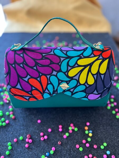 Sac à main coloré élégant