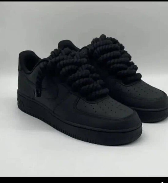 Baskets noires tendance