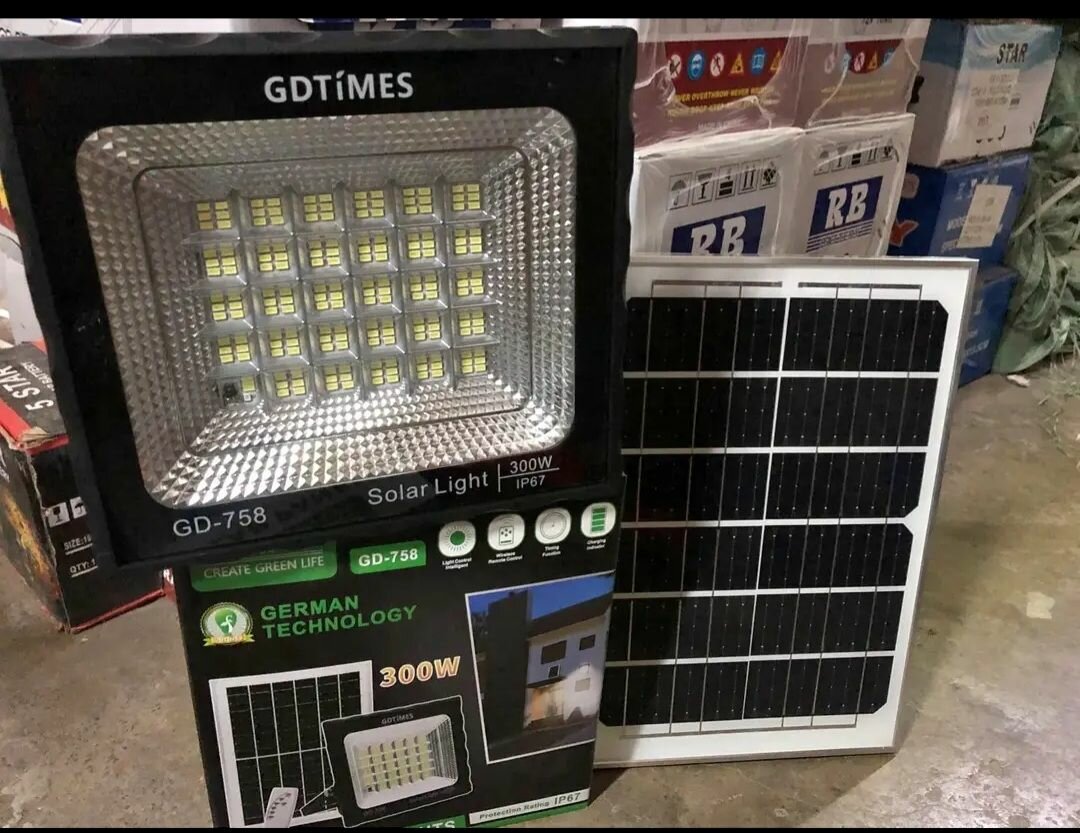 SOLAR FLOOD LIGHT 300WATTS