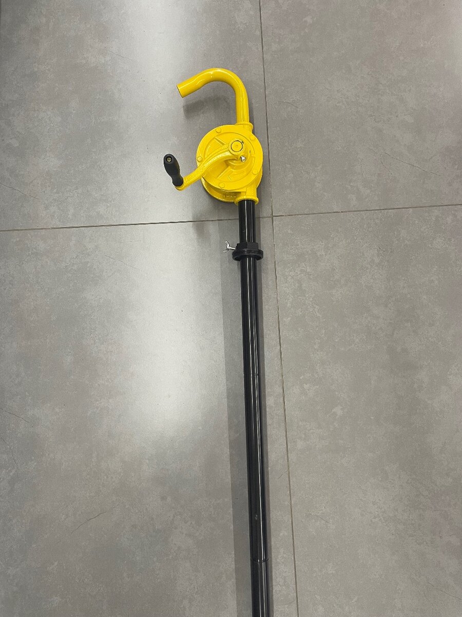 Pompe à huile manuelle rotative