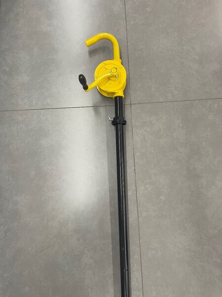 Pompe à huile manuelle rotative