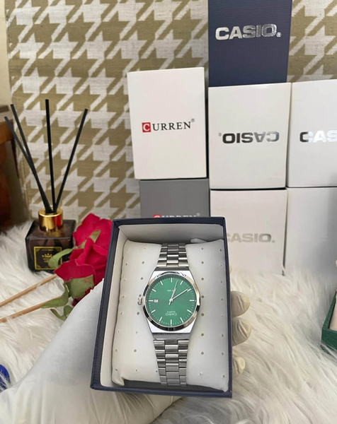 Montres élégantes en acier inoxydable