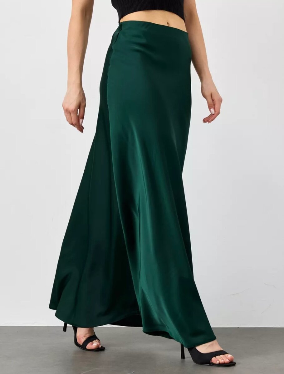 Атласная юбка с завышенной талией макси