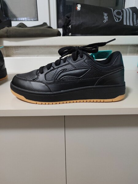 Продаю новые  оригинальные кроссовки Li ning, размер 42.