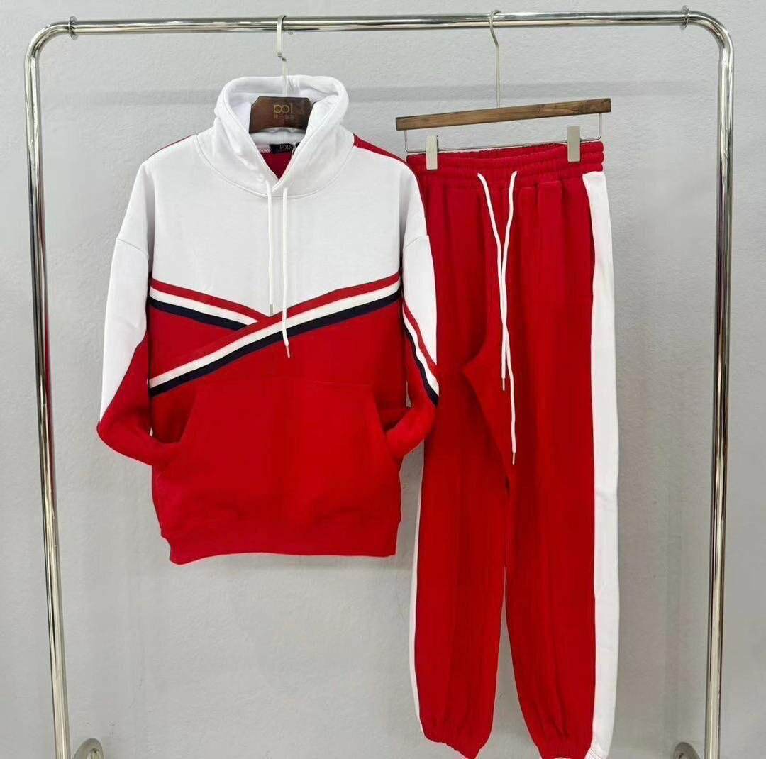 Ensemble de survêtement rouge et blanc