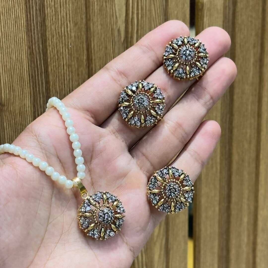 Ladies wedding set Necklace and earrings