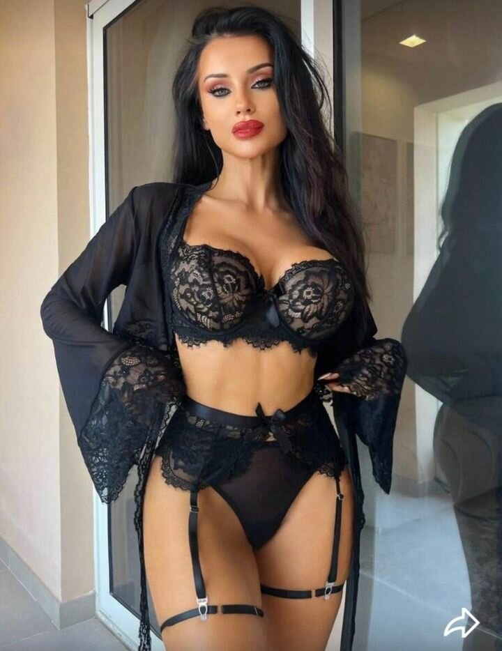 Ensemble lingerie sexy en dentelle noire