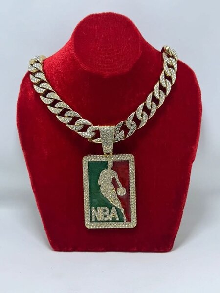 Collier pendentif NBA doré