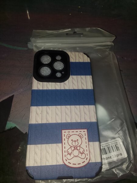 Coque pour iPhone 13 Pro rayée