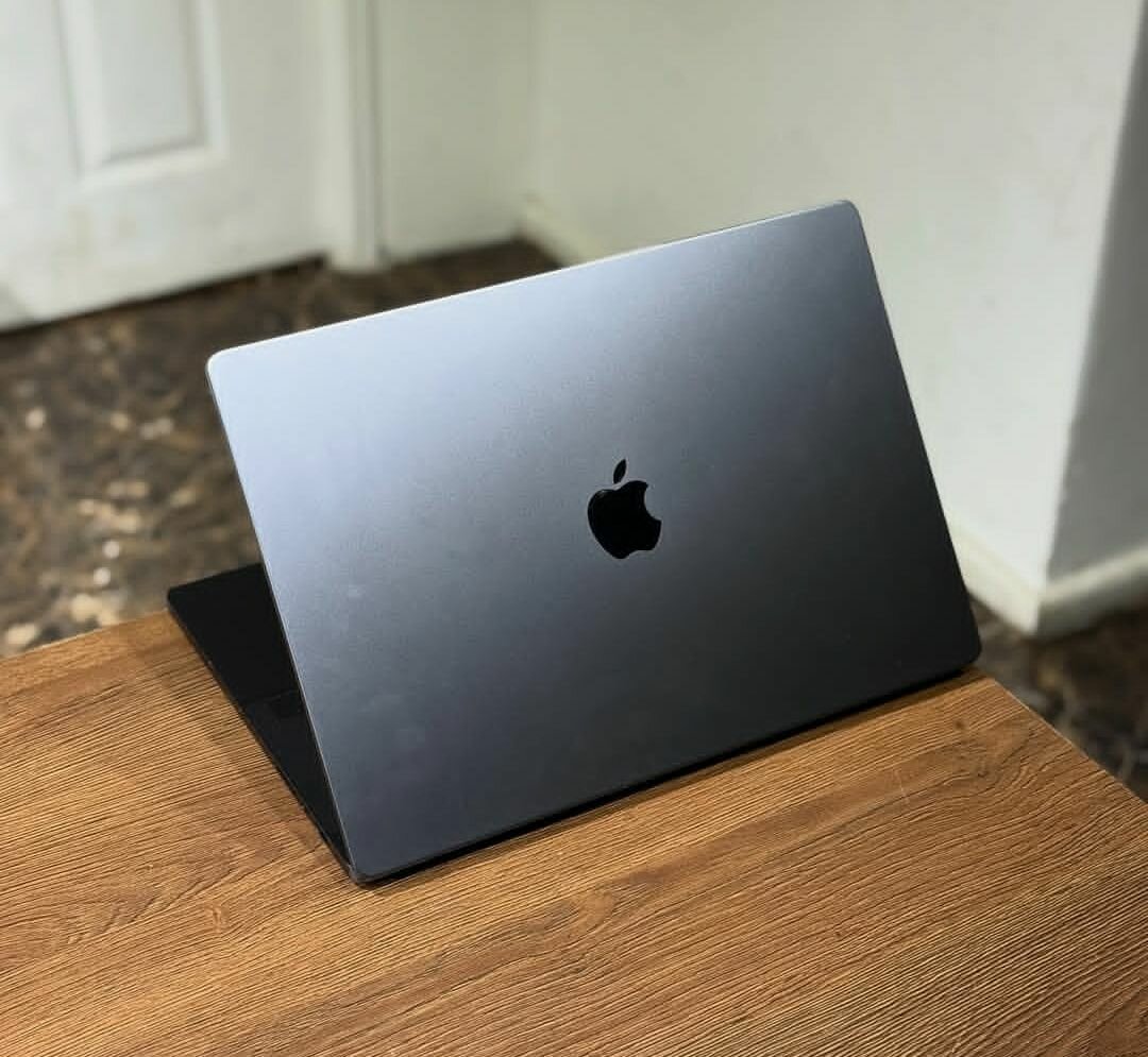 MacBook Pro 16"  M4 Max