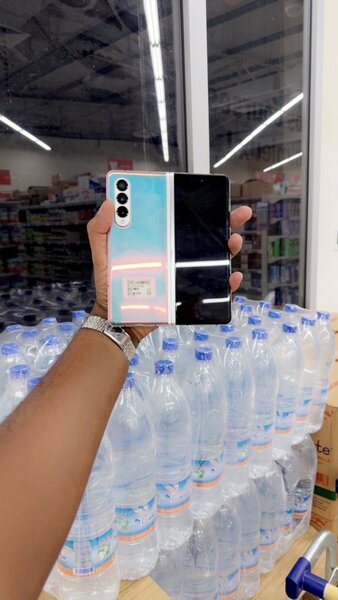 Samsung galaxy Z fold 3