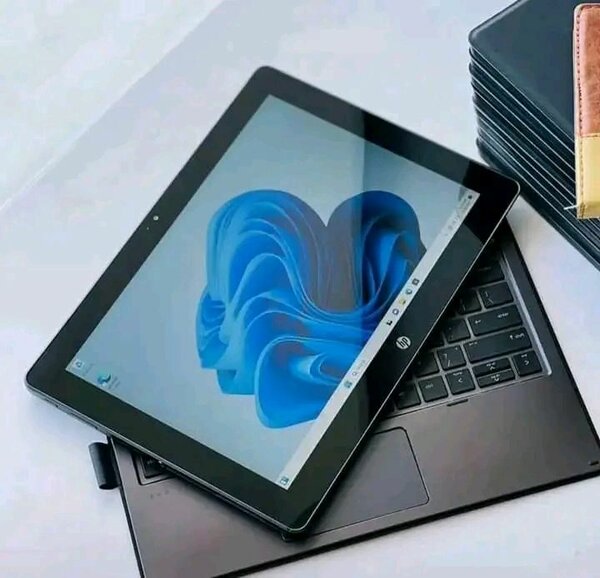 HP ELITE  PRO X2 612 G2 CORE i7