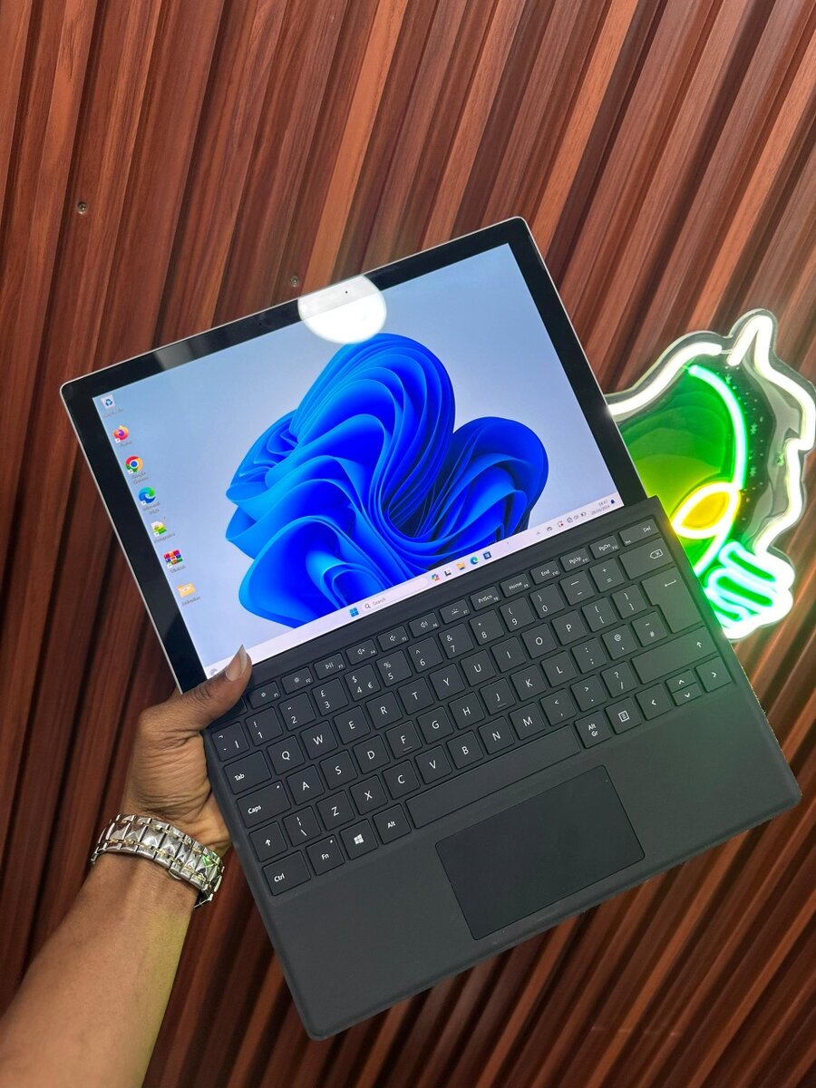 Microsoft surface pro 7 +