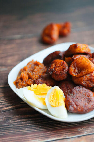 Plat d'igname Pilée avec sauce