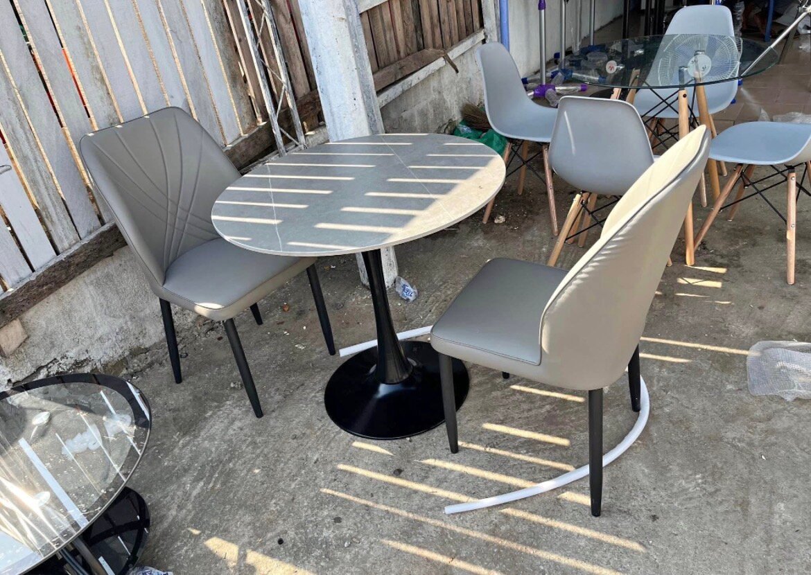 Ensemble de table et chaises design