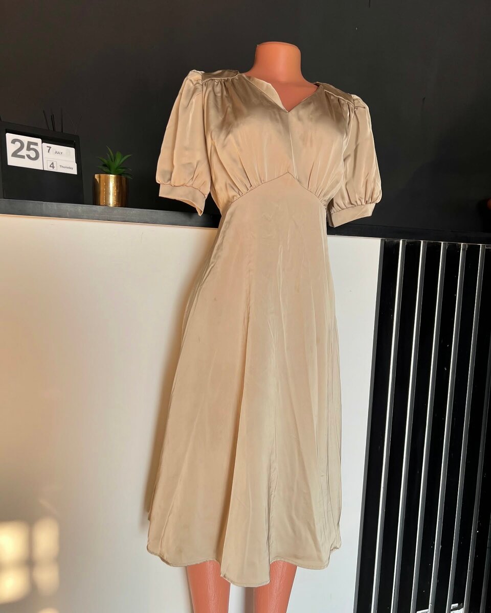  women's beautiful dress 