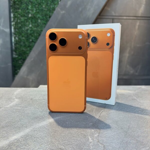 iPhone 17pro max orange 256 Go