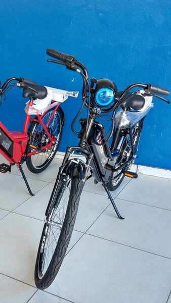 Vélo électrique moderne puissant