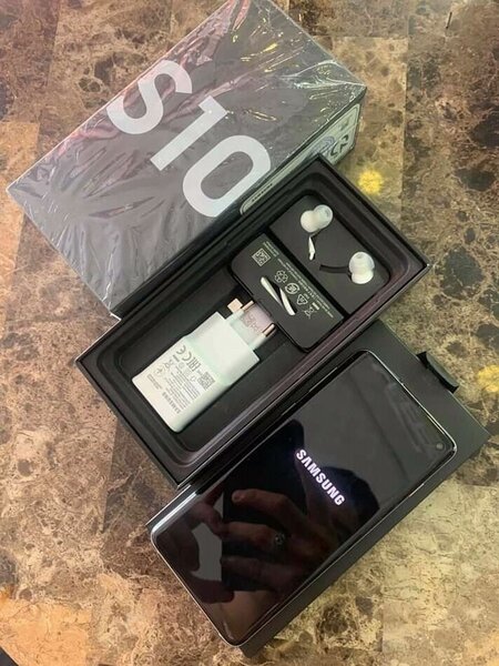 Samsung Galaxy S10+ Smartphone