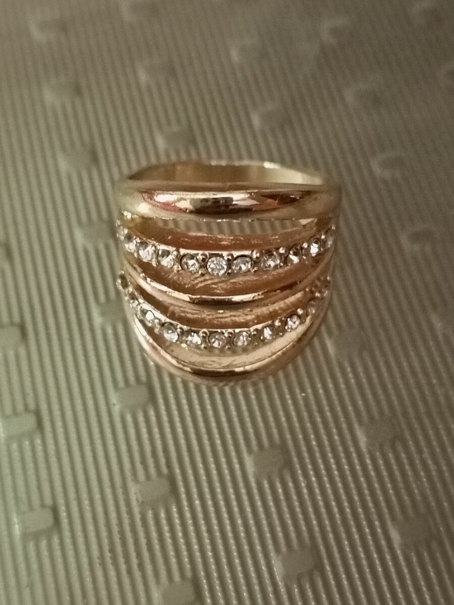 Elegant ring