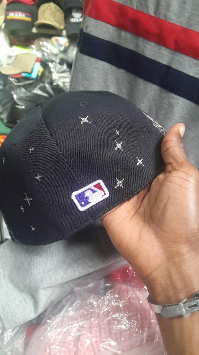 Casquette brodée noire LA