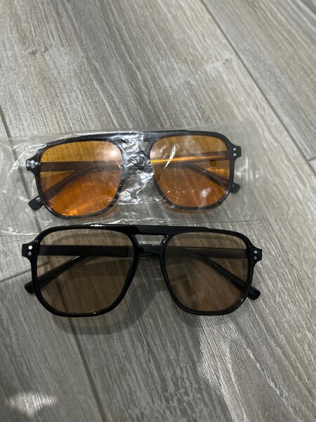 Очки по 200 сом . Паспорт 100 сом . Чехол 14pro 150