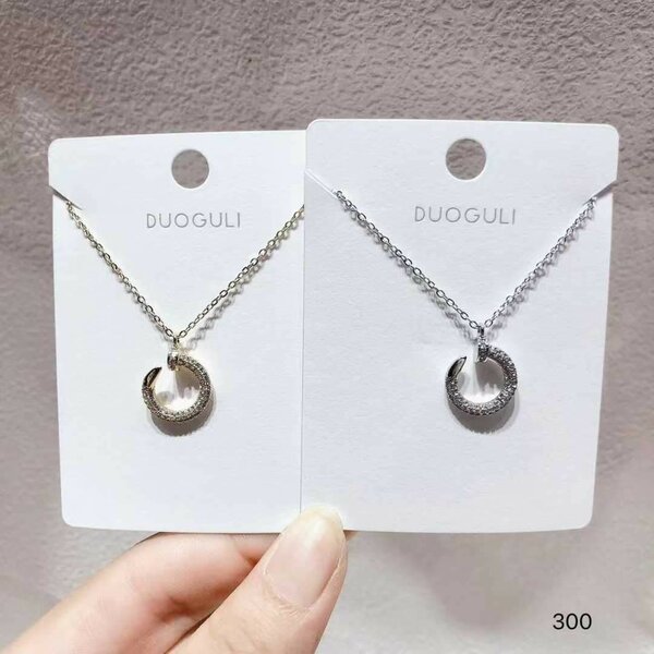 Elegant Pendant Necklaces