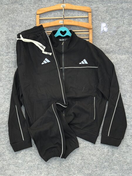 Survêtement sportif noir homme