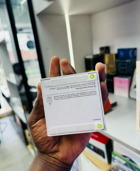 AirPods 4 anc