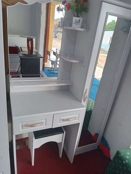 Luxury dresser mirror with chair and side wardrop