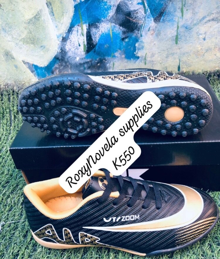 Futsal/ tack/trainers boots