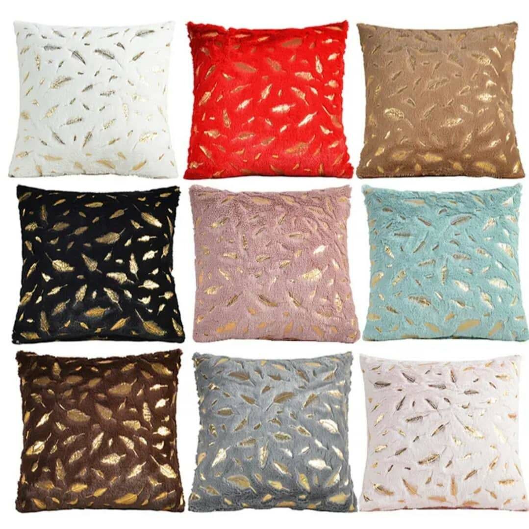 Coussin décoratif plumes dorées