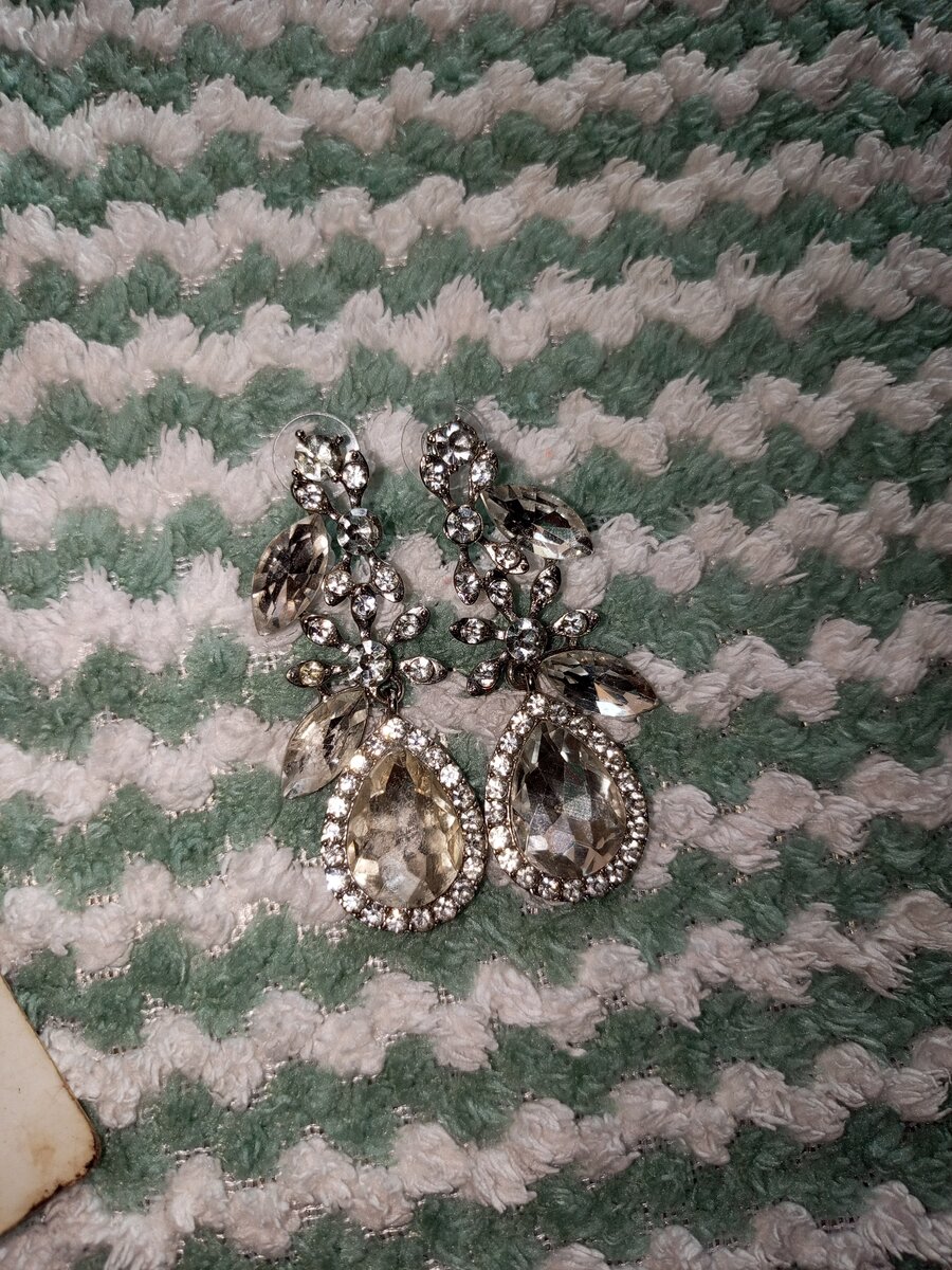 Quality earings 40 cedis each