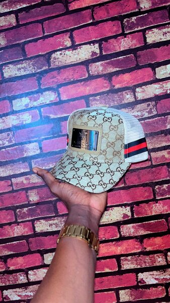 Casquette de designer élégante