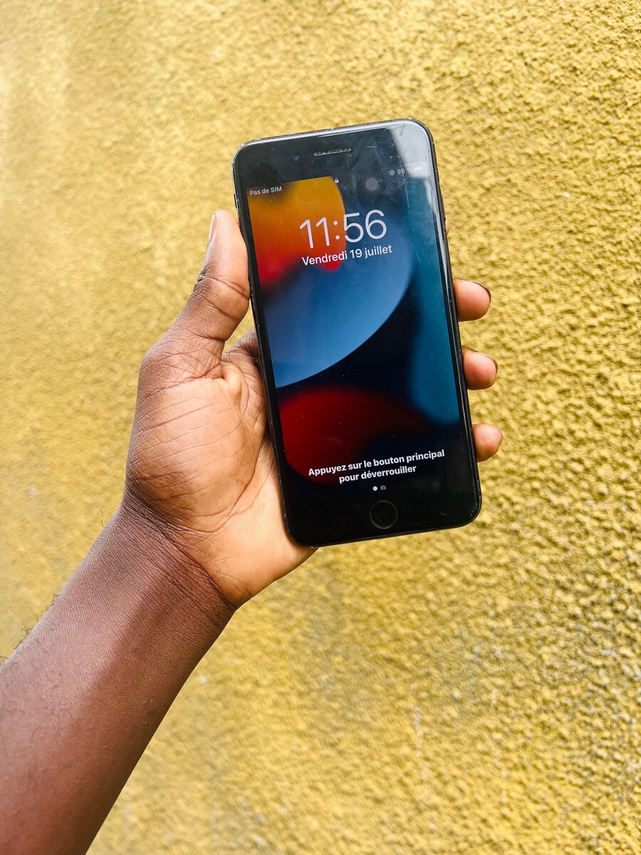 IPHONE 7 plus jet black 128 G