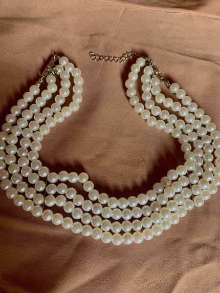 Pearl choker