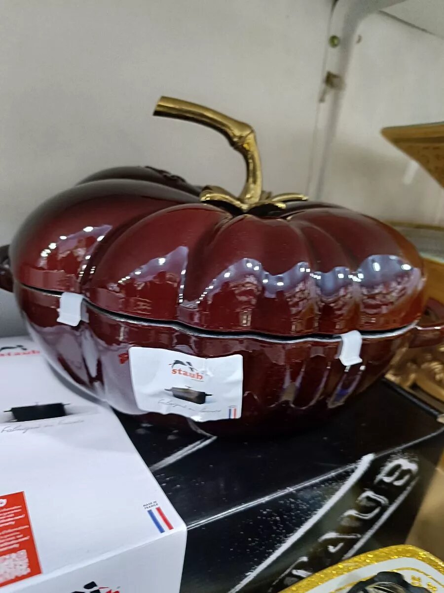 Чугуные кастрюля помидор