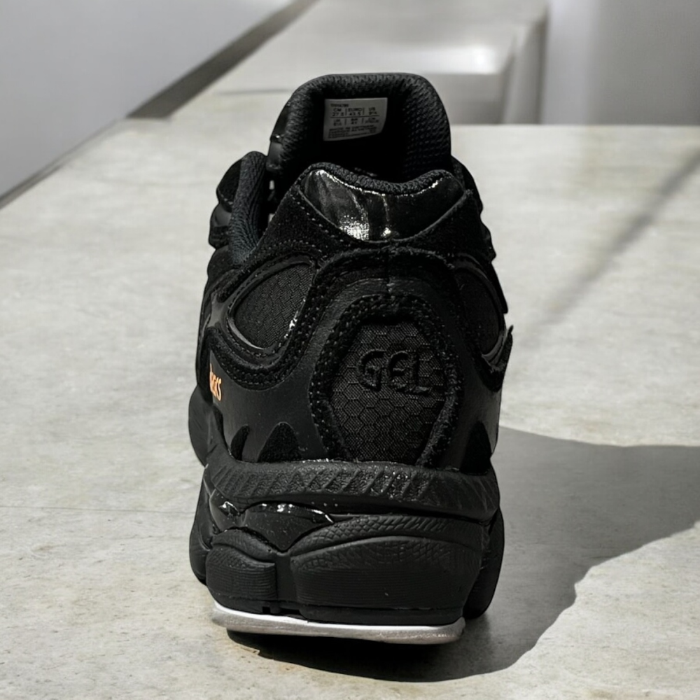 ASICS noires