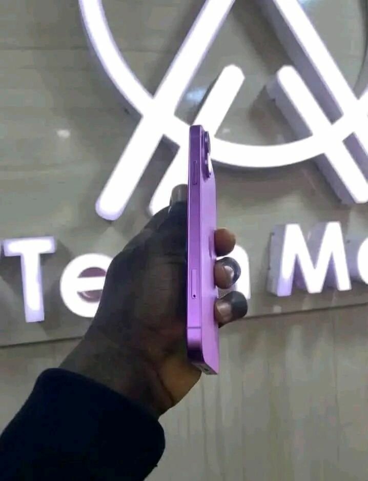 Smartphone moderne violet