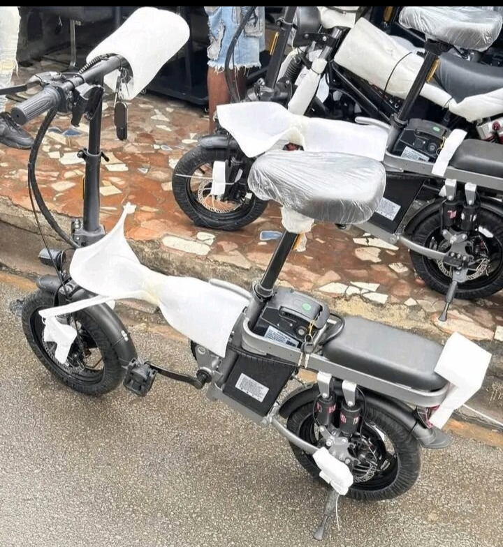 Vélo électrique pliant